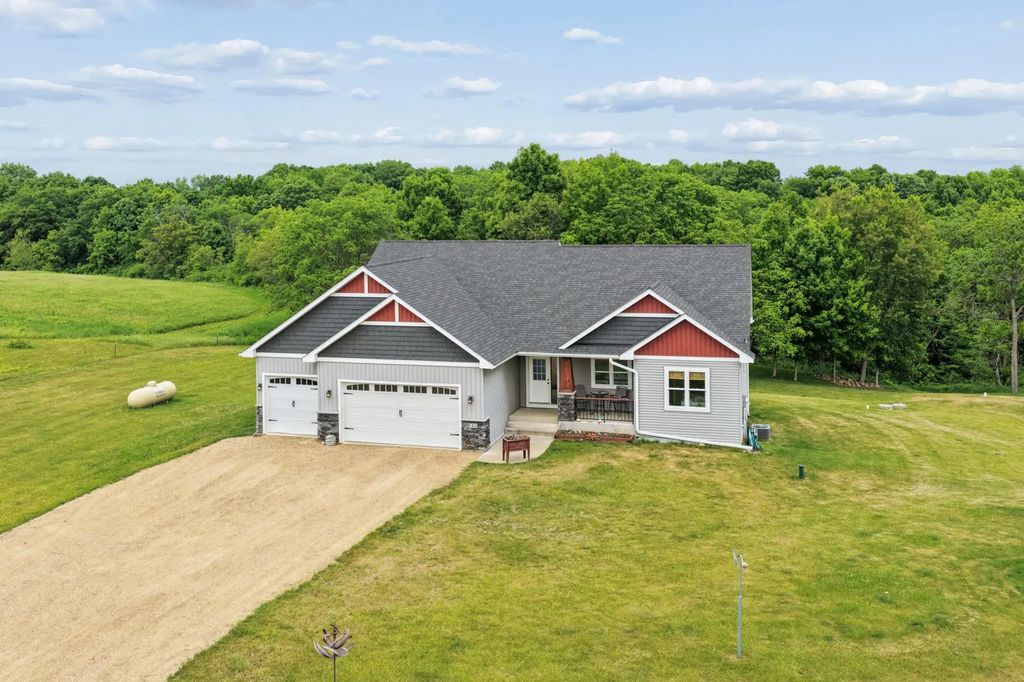 140 Hill Crest Court, Glenwood City