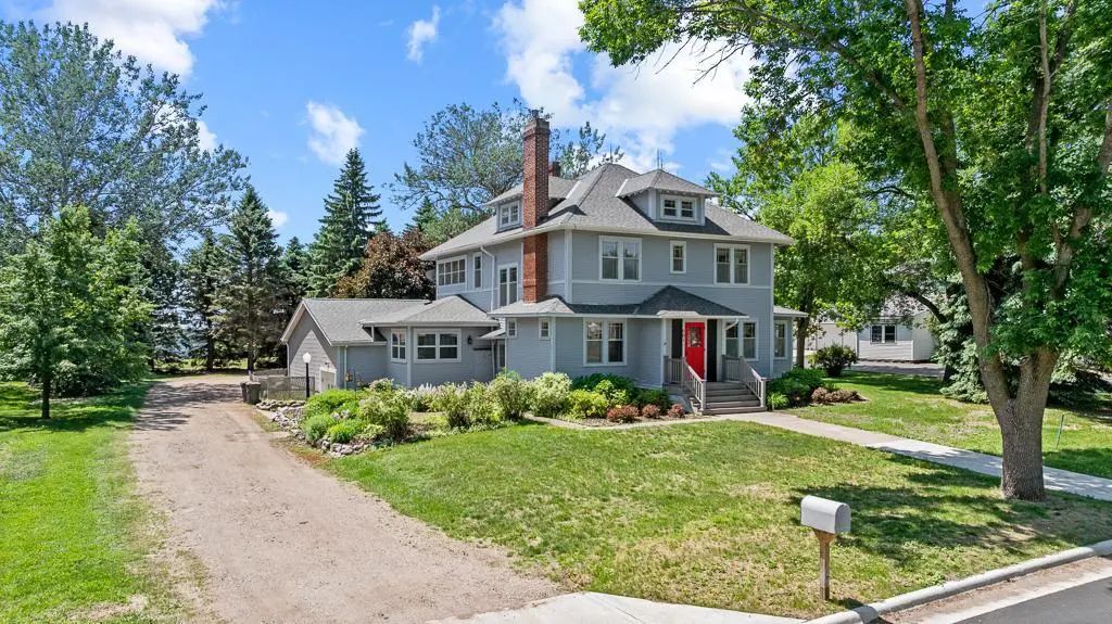 501 E Lyon Street, Minneota