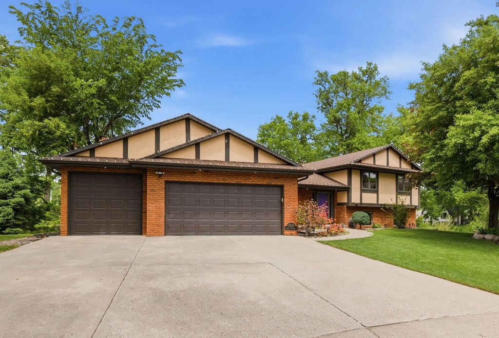 5724 Auto Club Circle, Bloomington