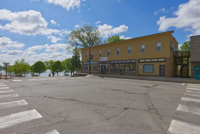 121 Main Avenue W, Winsted