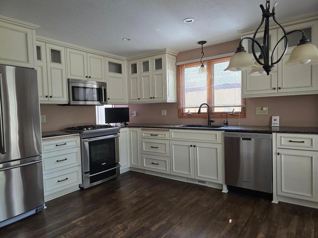 8213 Pleasant View Court, Mounds View