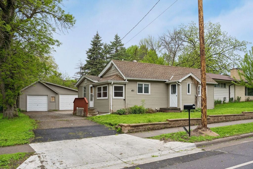 421 Buffalo Avenue S, Montrose