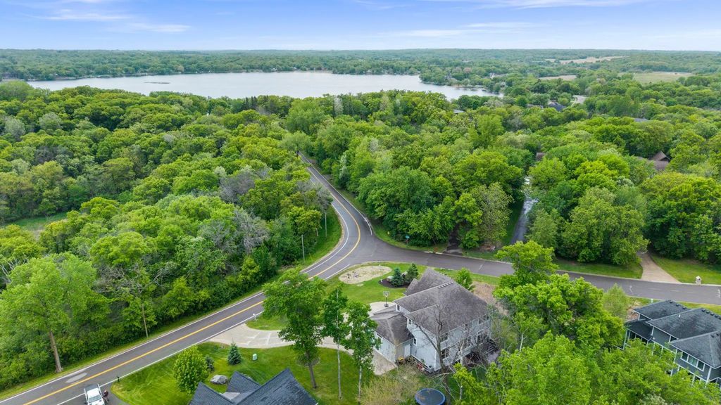 16685 Judicial Road, Lakeville