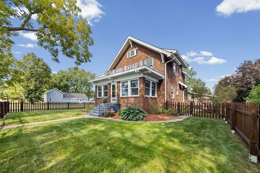501 Spruce Street, Farmington