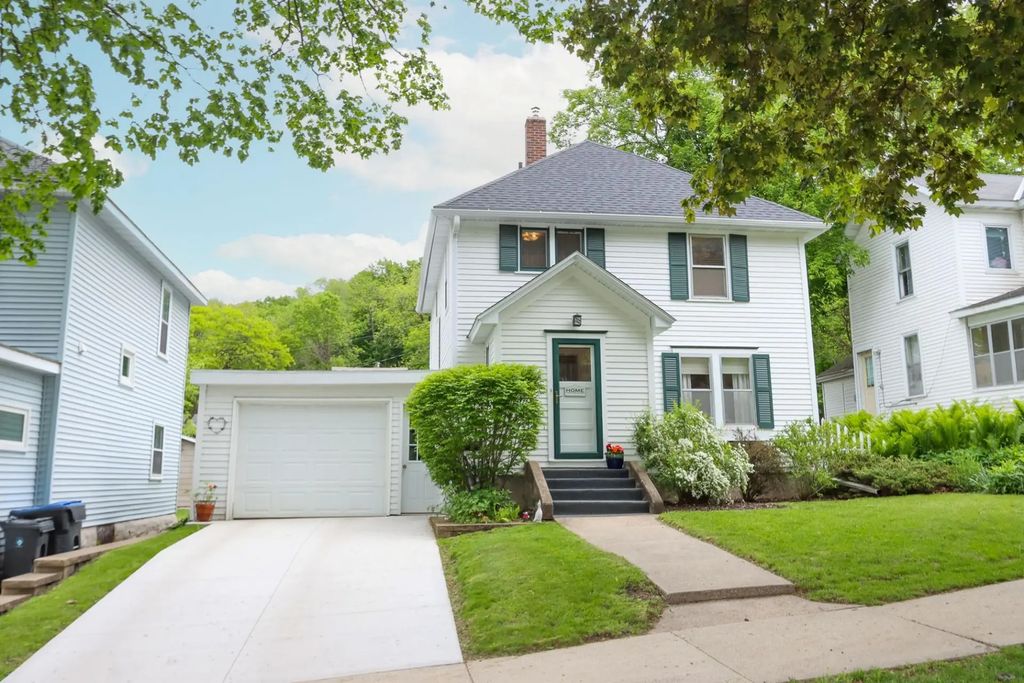321 Center Street, Mankato