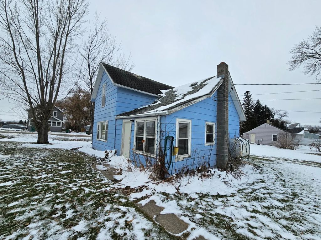 216 Main Street W, Mayville