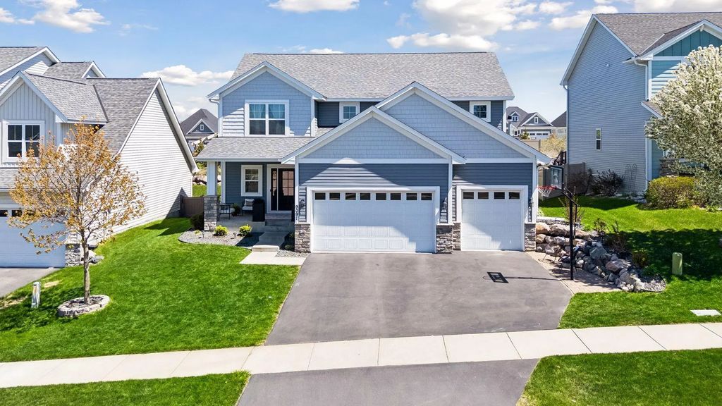 9091 River Rock Drive N, Chanhassen