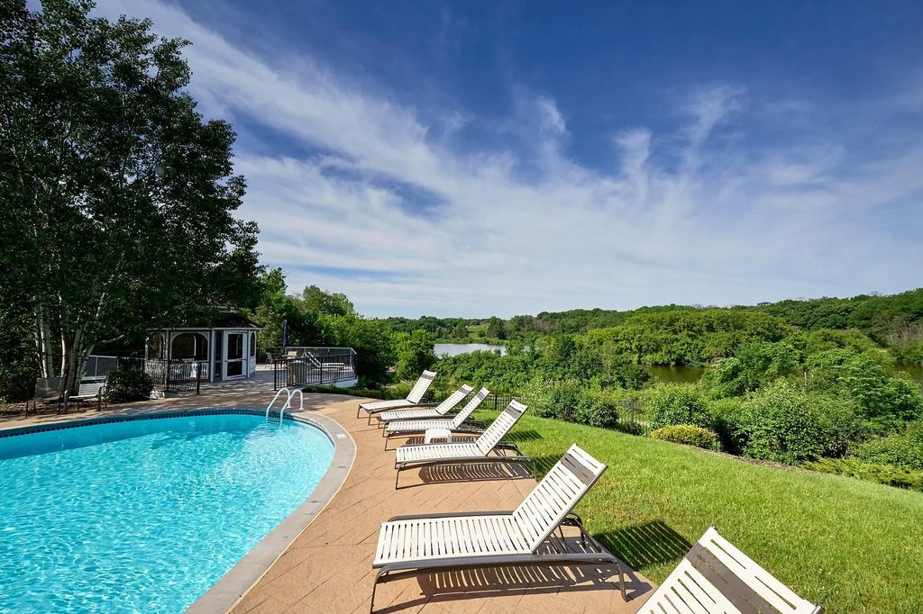 3110 N Chestnut Street 211, Chaska