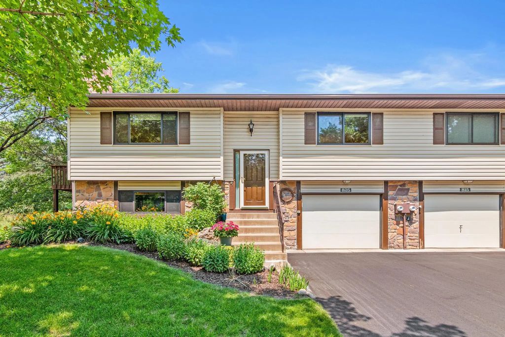825 Martha Lake Court, Shoreview