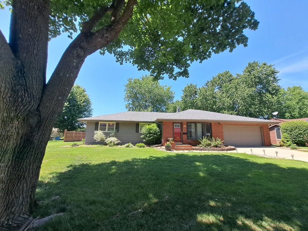 314 Meredith Road, Albert Lea