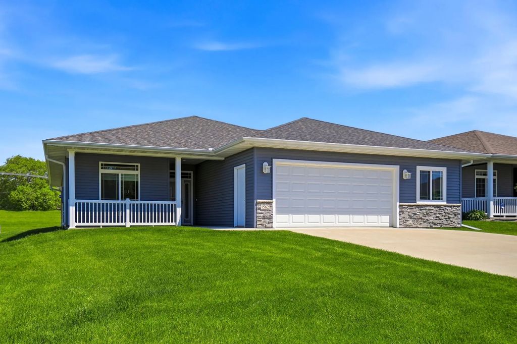 1562 Eagle Ridge Street Ne, Owatonna