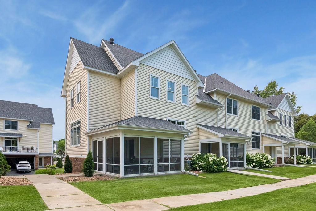 5750 Village Trail, Mound