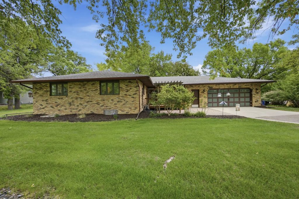 3514 Riverview Circle, Moorhead