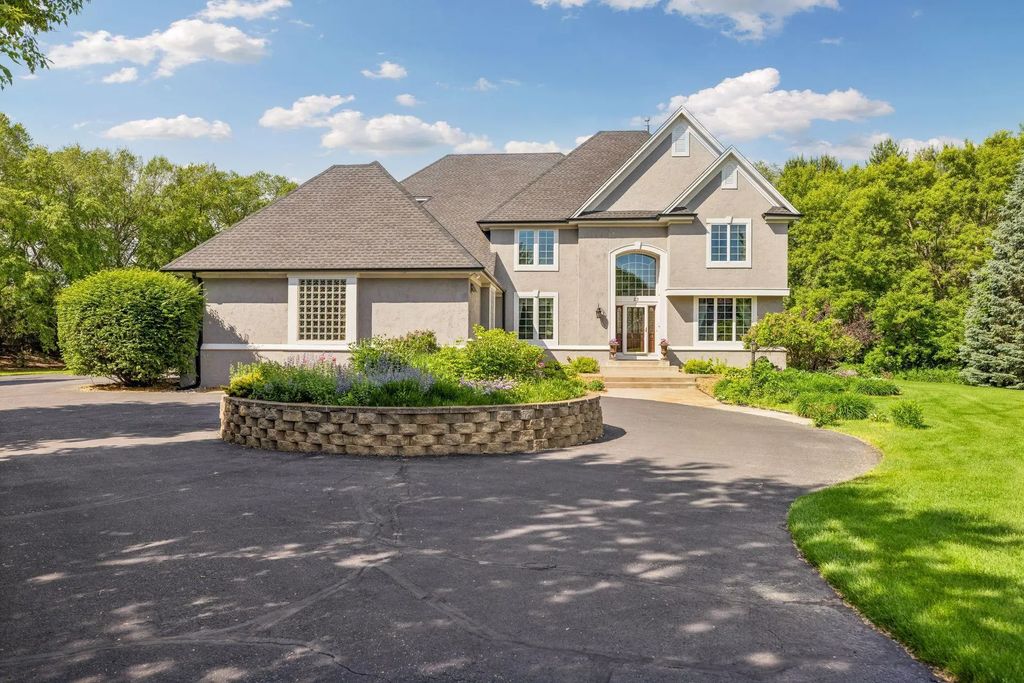 23 Scotch Pine Circle, North Oaks