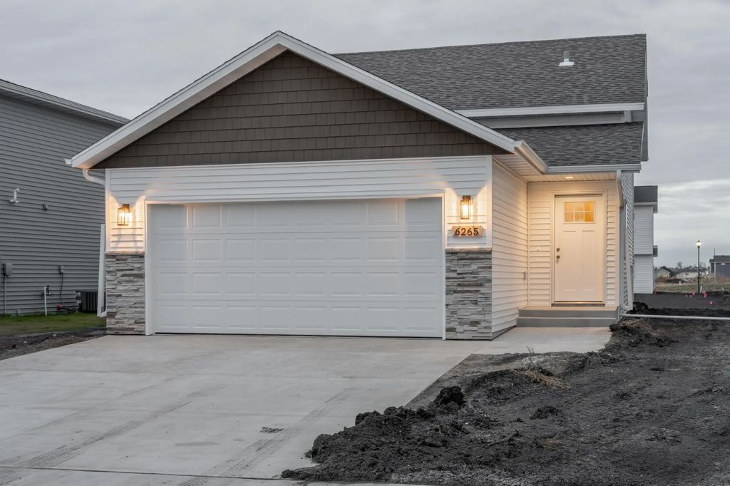 3246 36th Avenue S, Moorhead