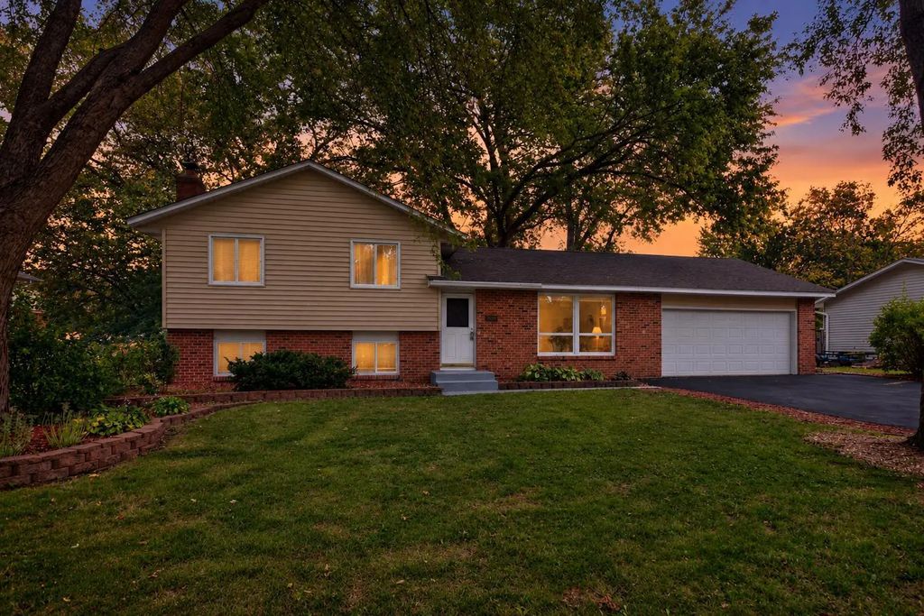 10204 Valley Forge Lane N, Maple Grove