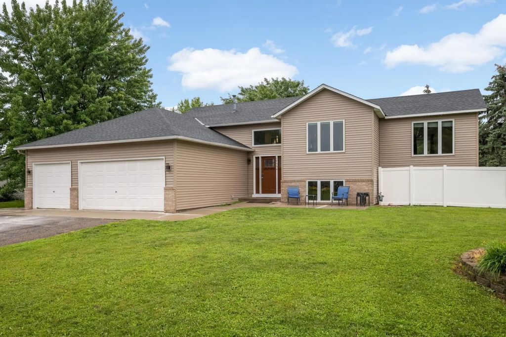 17550 Foxboro Lane, Lakeville