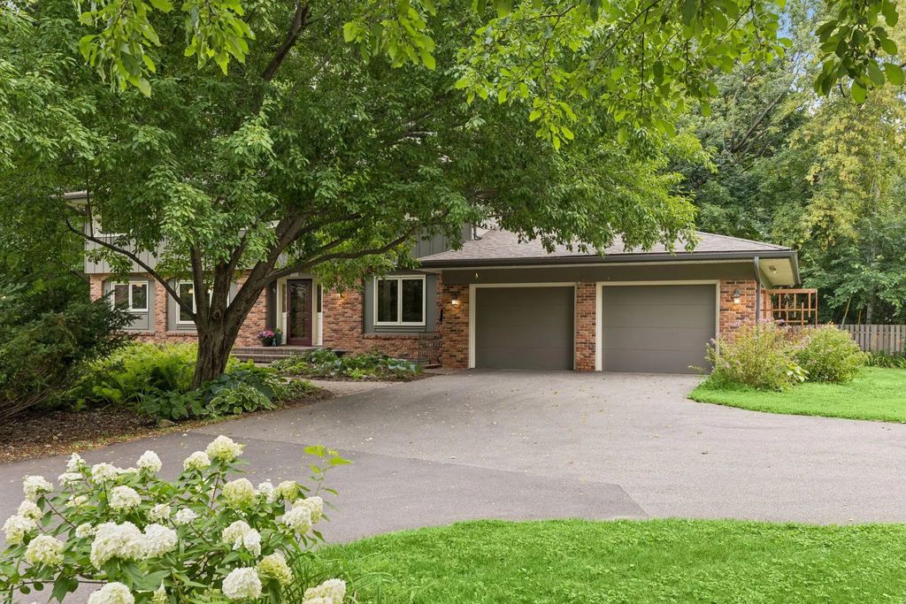 265 Oakwood Road, Hopkins