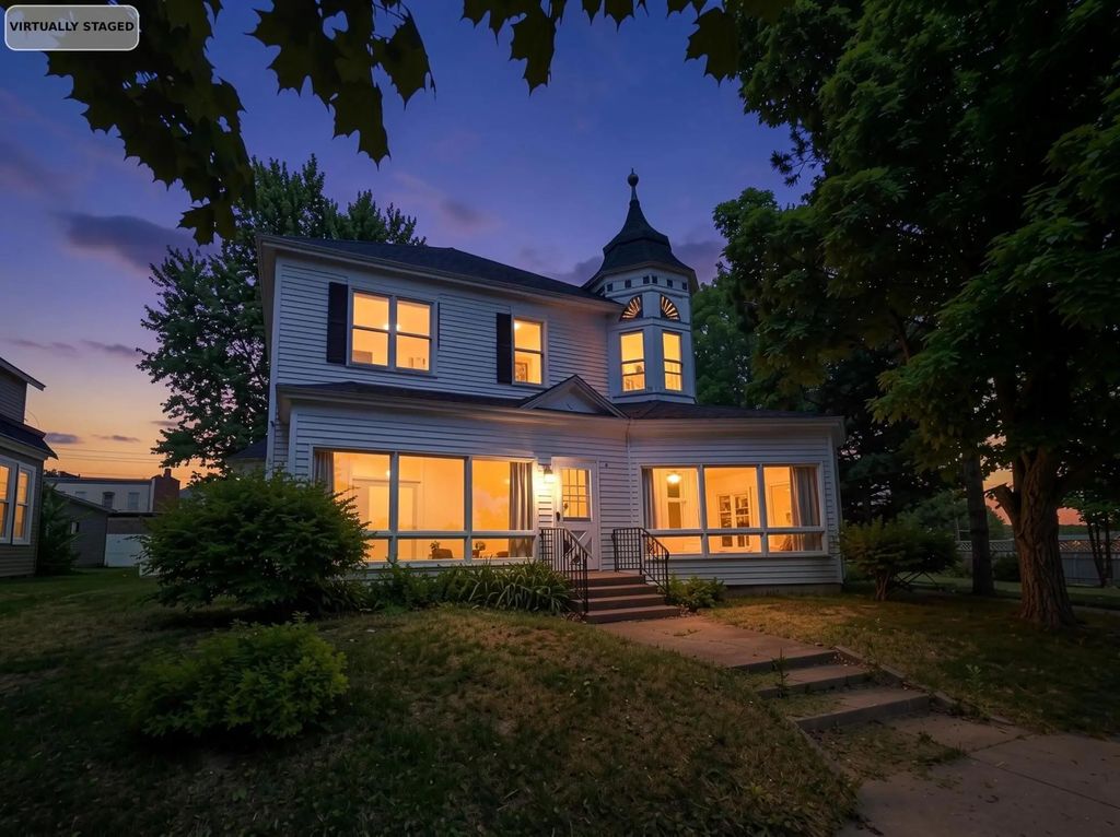 9 4th Avenue, Shell Lake