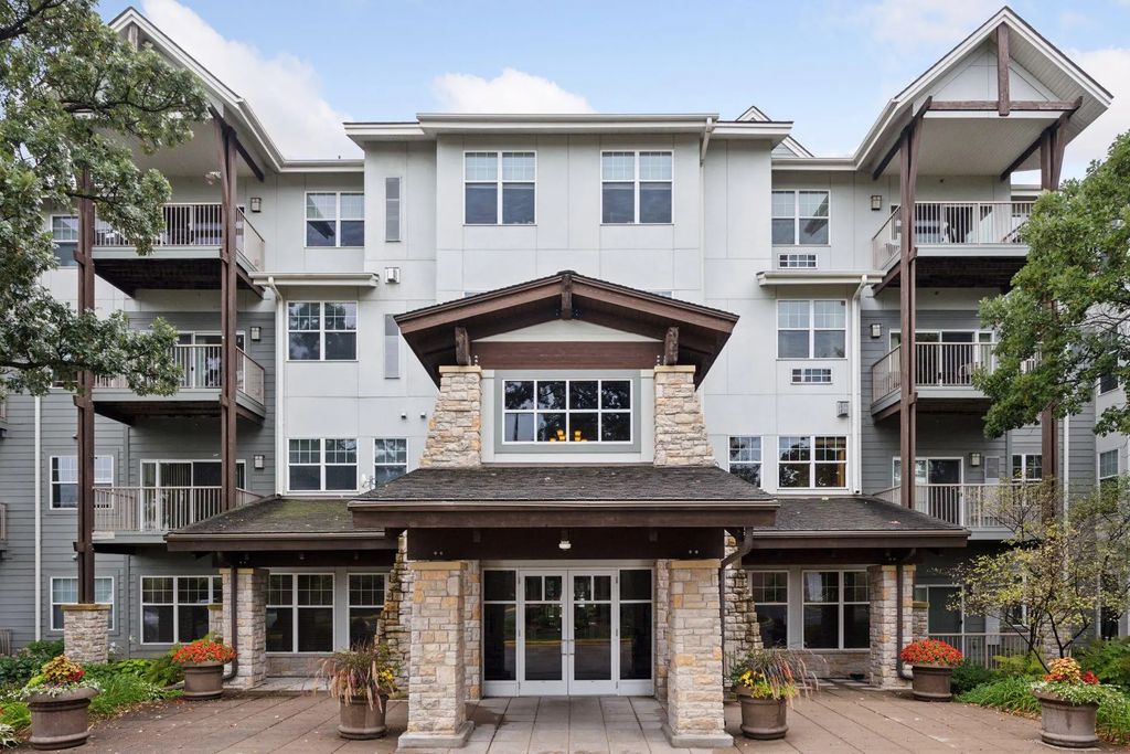 1900 Rush Lake Trail 416, New Brighton
