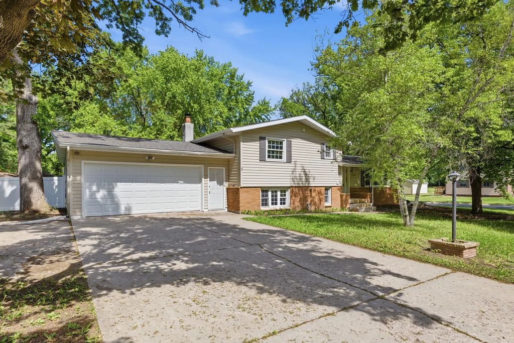 1065 Jorgenson Street Se, Hutchinson