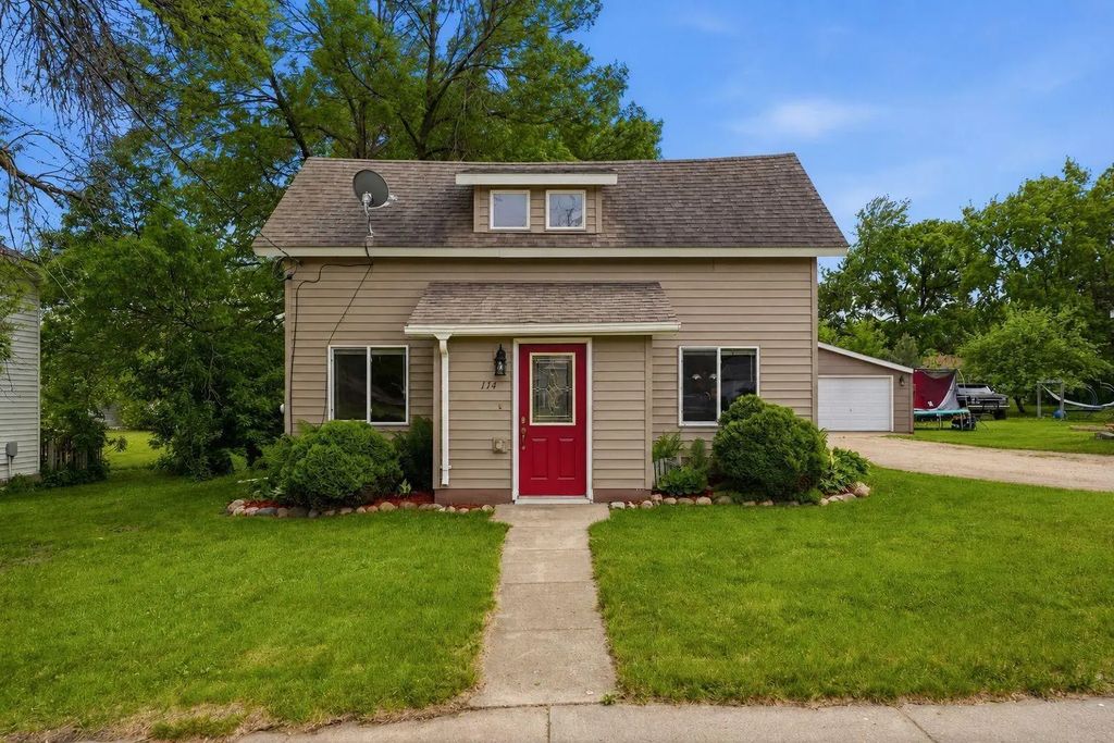 114 E Oak Street, Osakis
