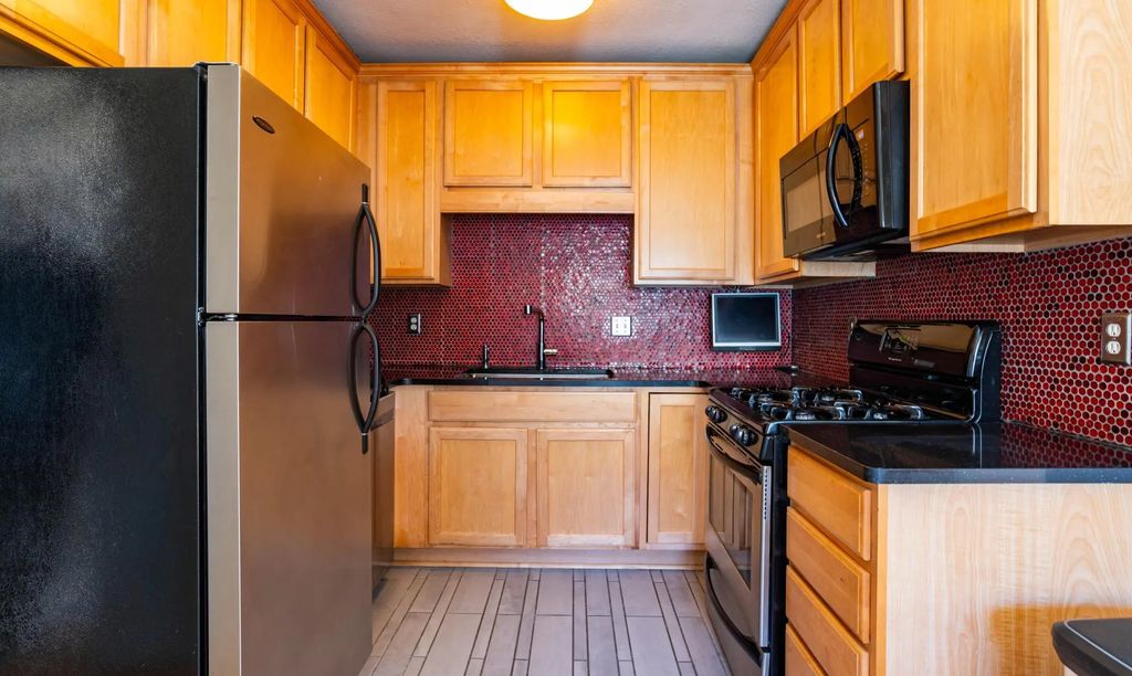 4415 Chowen Avenue S 201, Minneapolis