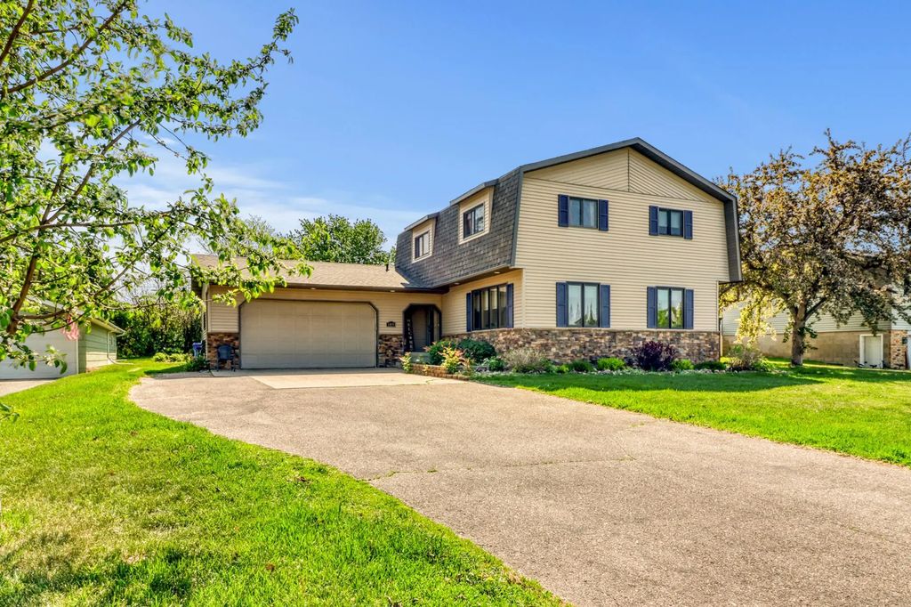 1315 Loring Avenue, Detroit Lakes