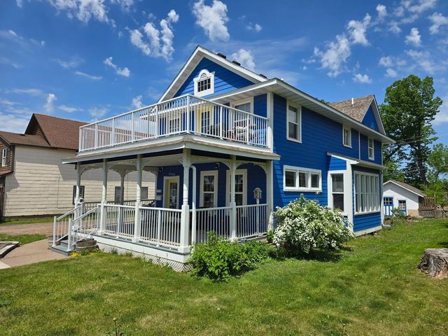 90 Maple Avenue E, Mora