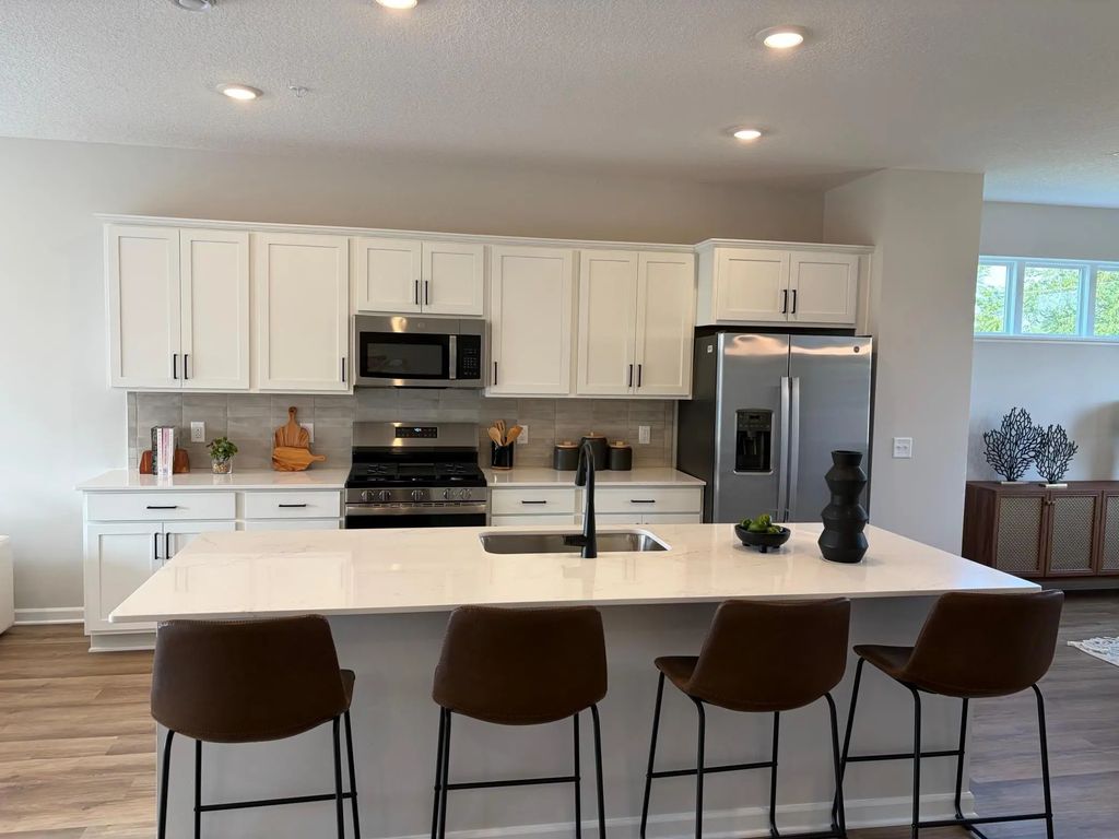 13632 Willow Drive, Rogers