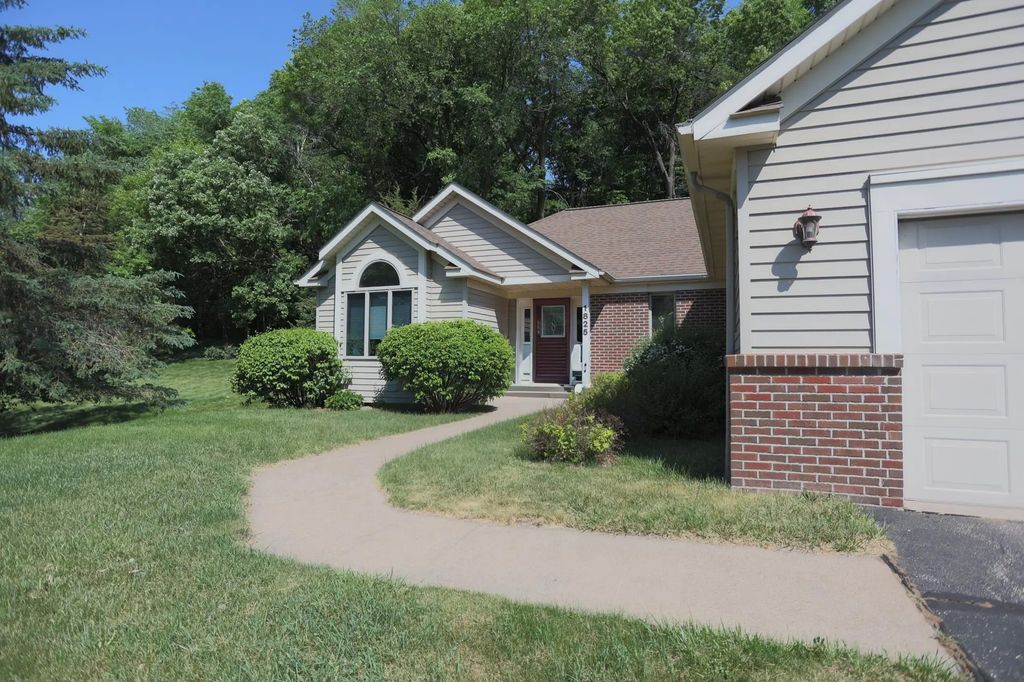 1825 Golf View Drive, River Falls