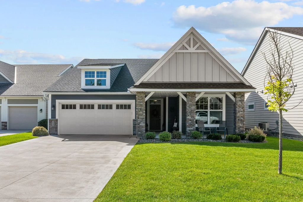 712 S Creek Drive N, Champlin