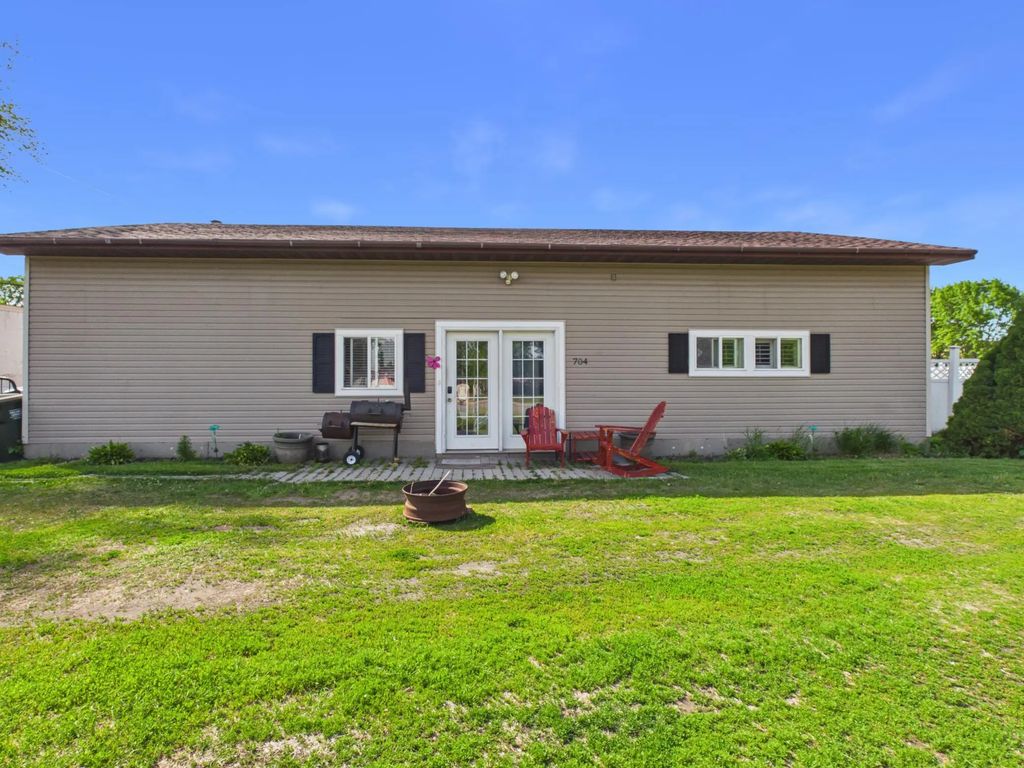 704 Getty Street S, Sauk Centre