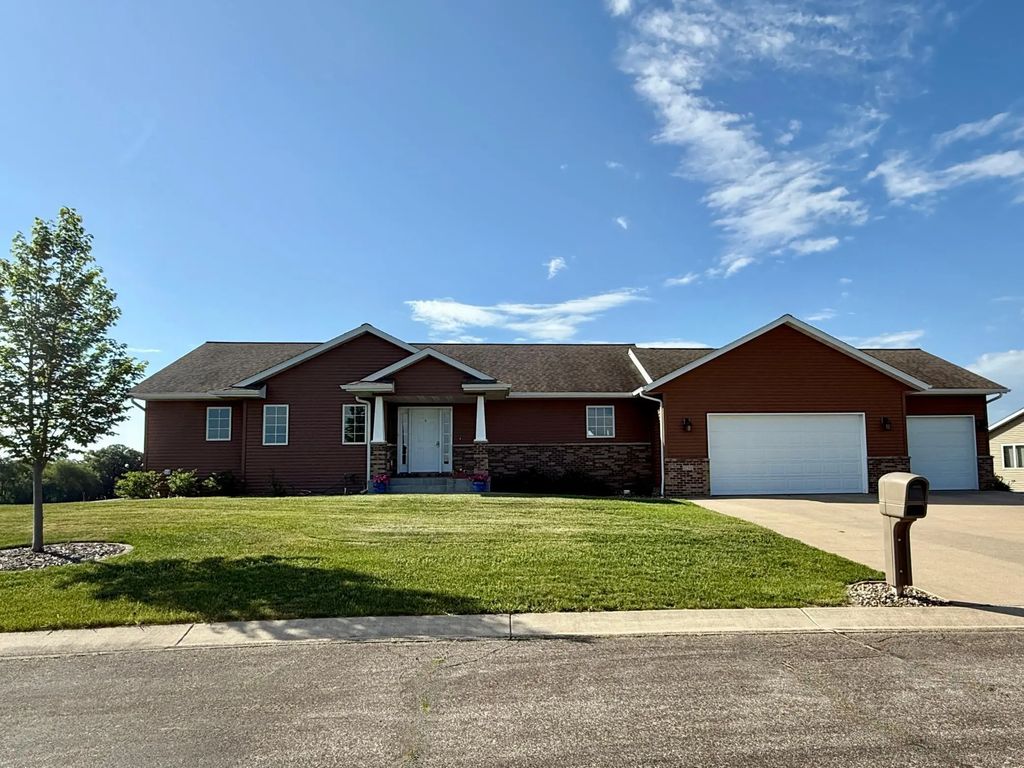 1798 Tiger Ridge Drive, Albert Lea