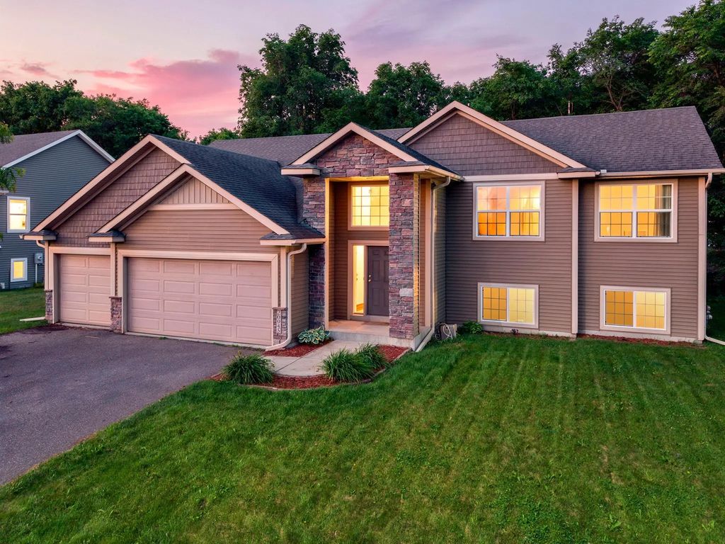 20945 Catalina Way, Farmington