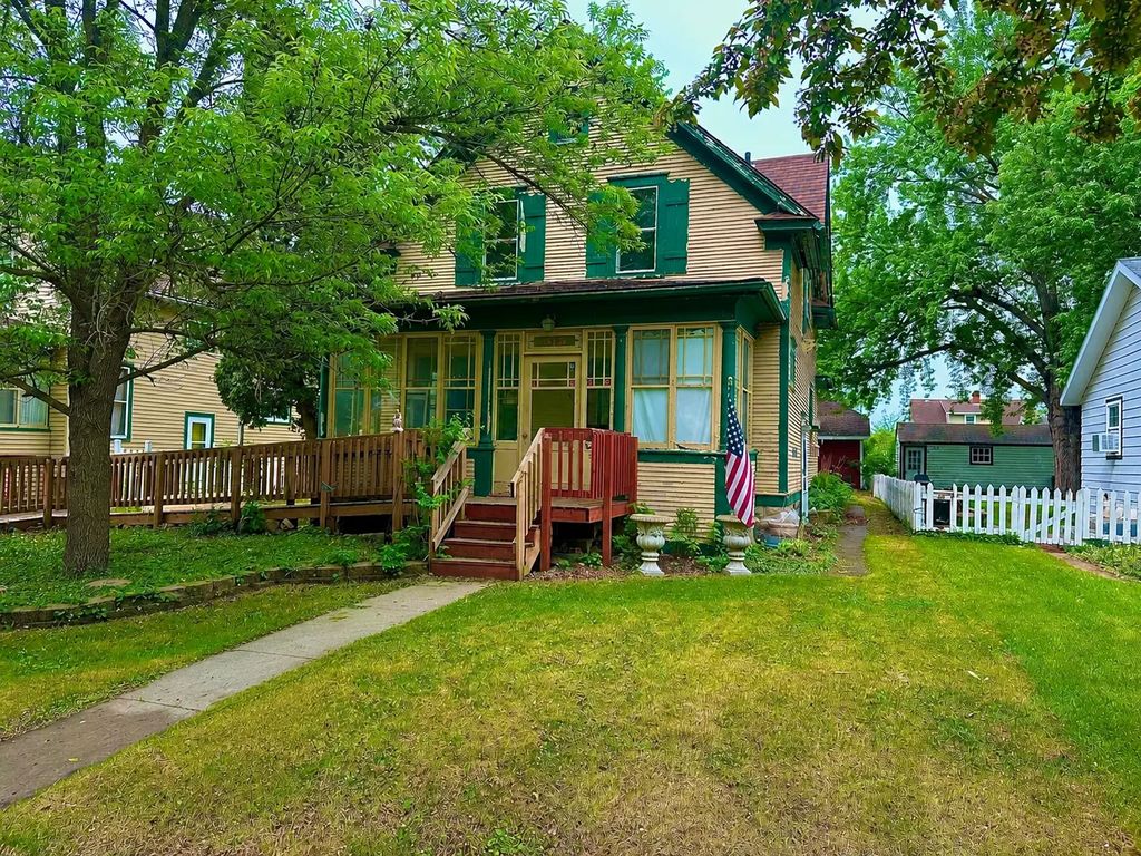 815 Main Avenue N, Thief River Falls