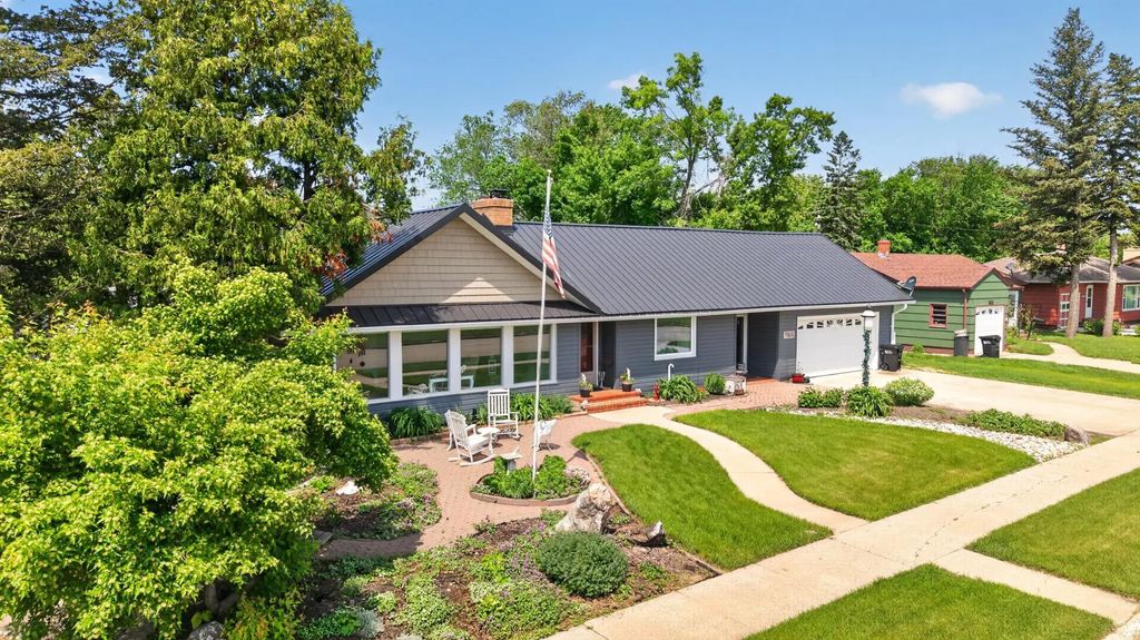 605 8th Avenue Ne, Valley City