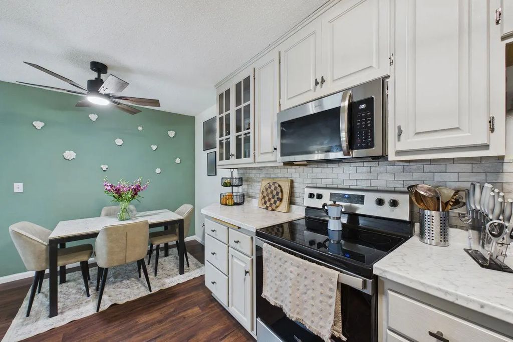 2801 Flag Avenue N 222, New Hope