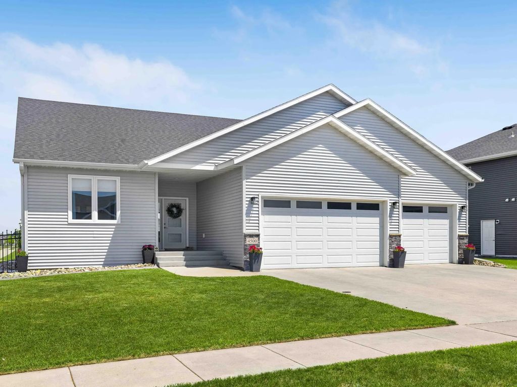 4500 Blue Stem Way, Moorhead