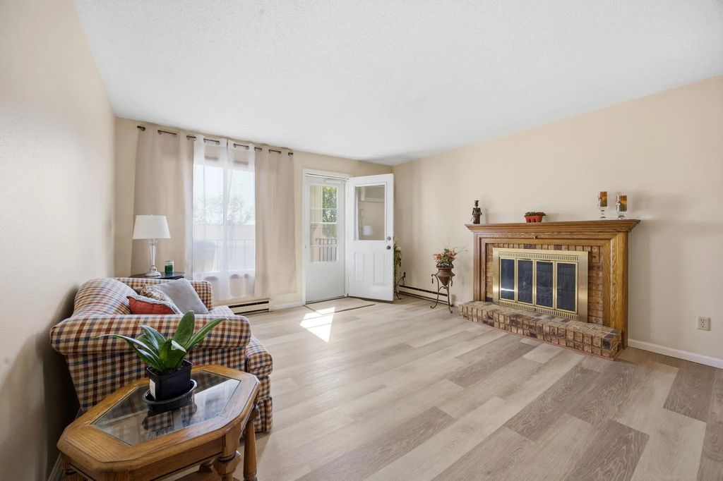 341 Prairiewood Circle S 208, Fargo