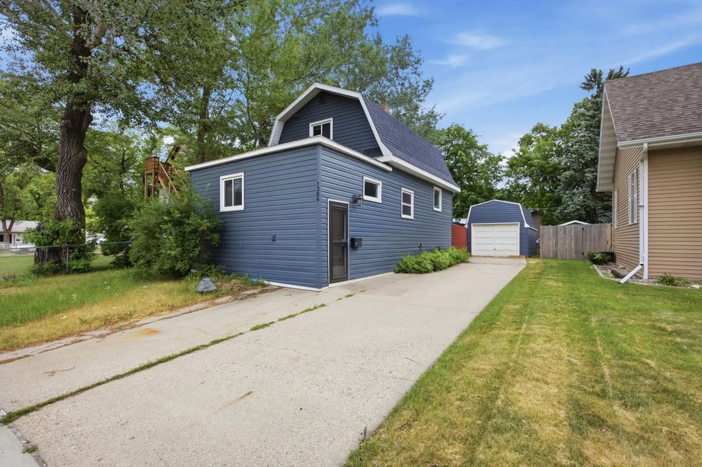 1306 18th Street S, Fargo