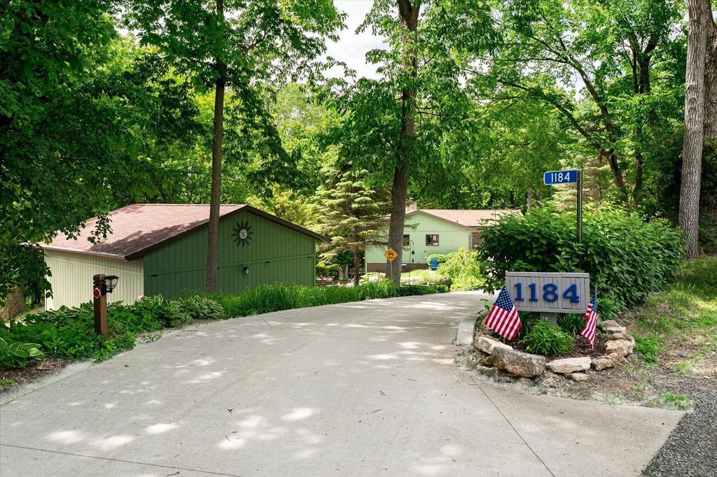 1184 Crescent Hills Drive, La Crescent