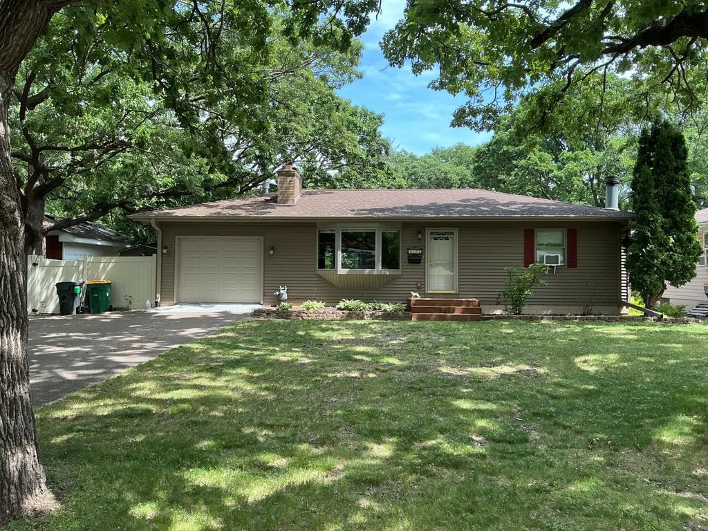 5220 Quail Avenue N, Crystal