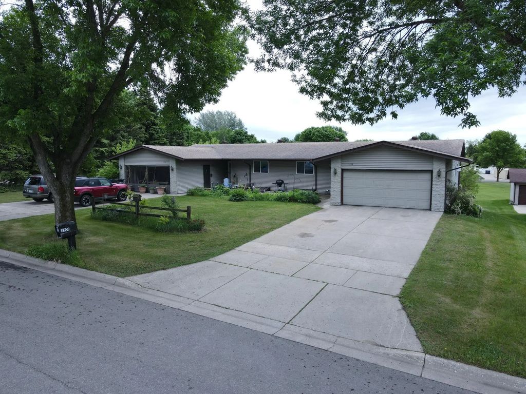 1710 N Park Street, Fergus Falls