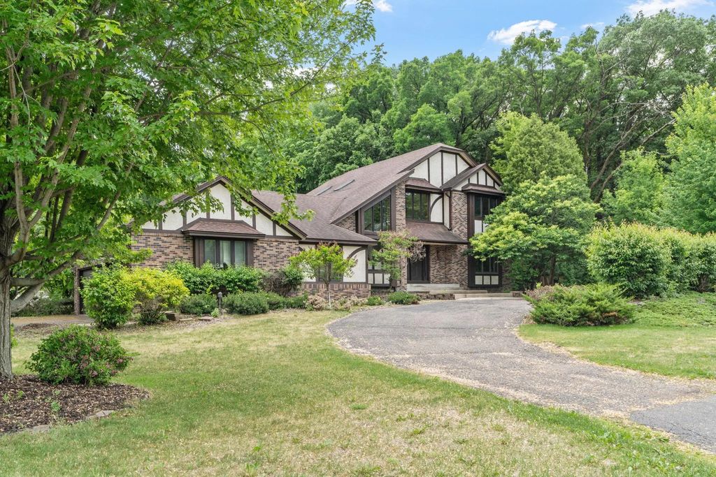 1952 Safari Trail, Eagan