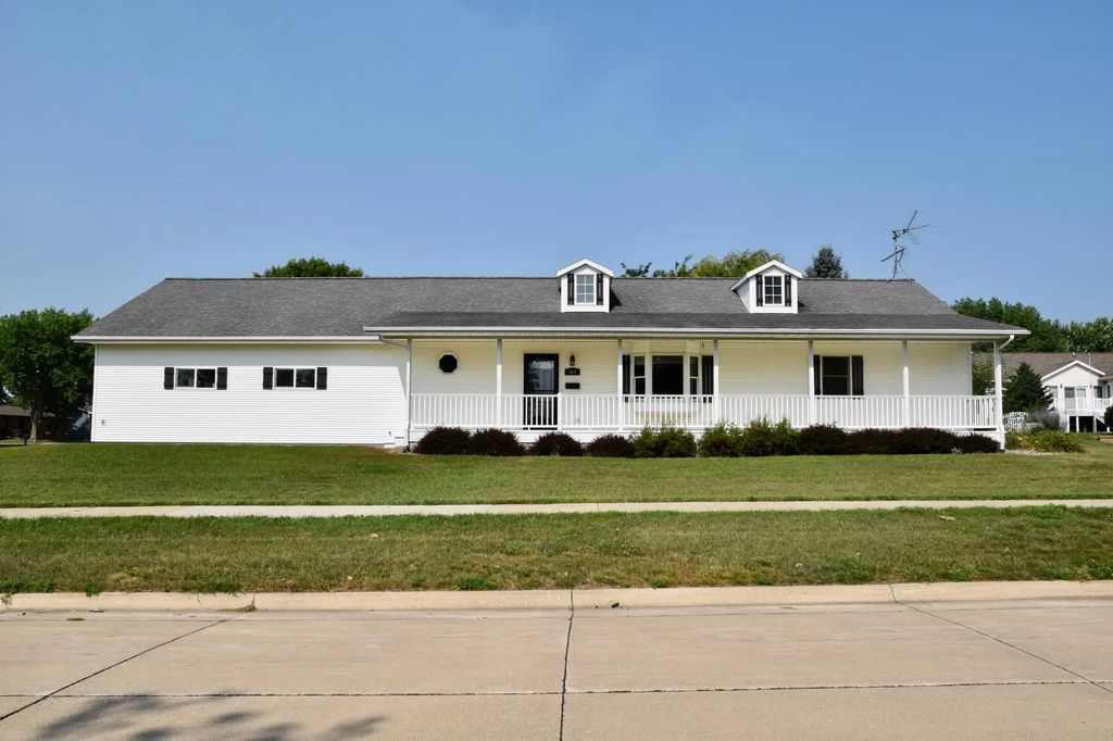 403 13th Avenue Ne, Sibley