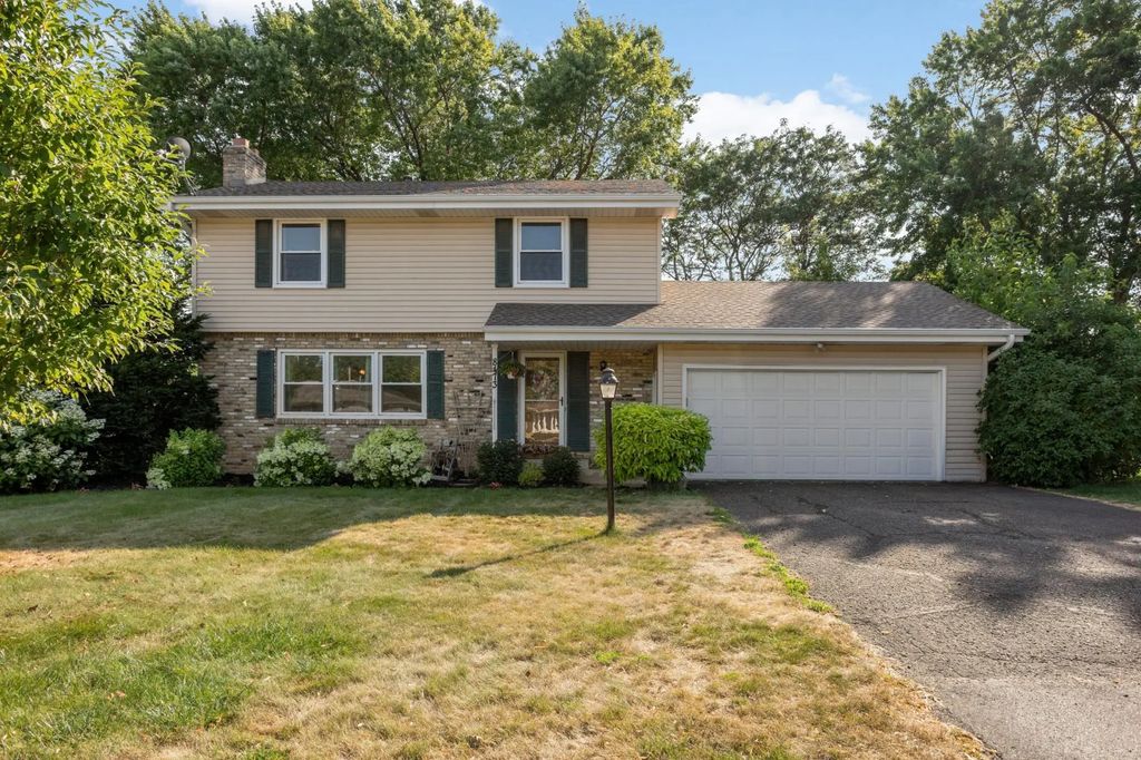 8473 Meadow Lake Road N, New Hope