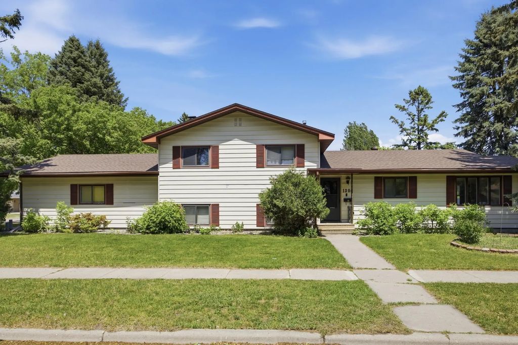 1304 26th Avenue S, Moorhead