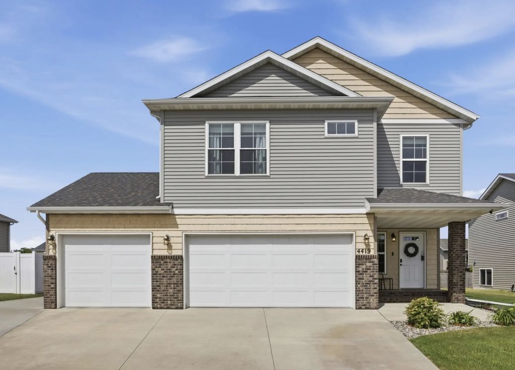 4419 17th Street S, Moorhead