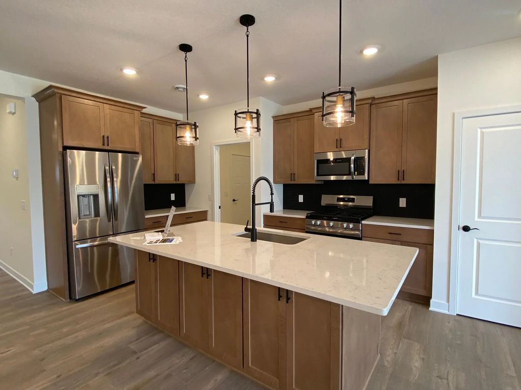 13789 Hollybrook Circle, Apple Valley